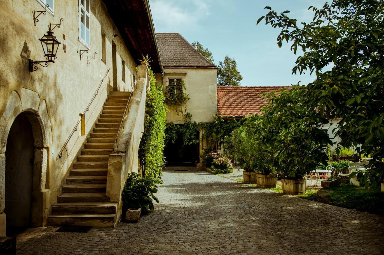 Gut Oberstockstall Hotel Kirchberg am Wagram Bagian luar foto