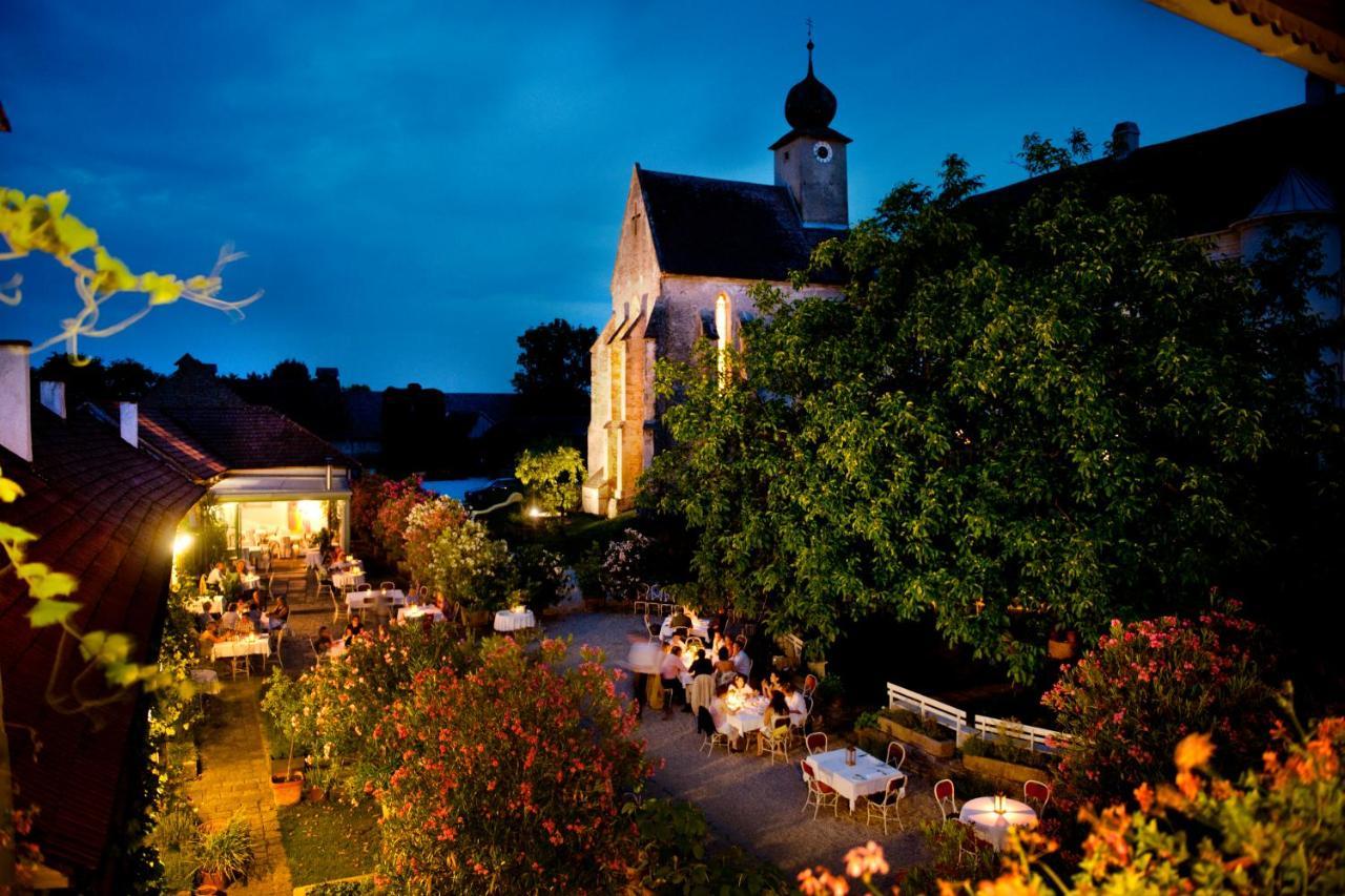 Gut Oberstockstall Hotel Kirchberg am Wagram Bagian luar foto